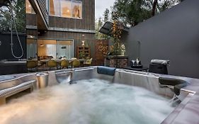 Djurapin - Sophisticated Coastal Haven With Jacuzzi